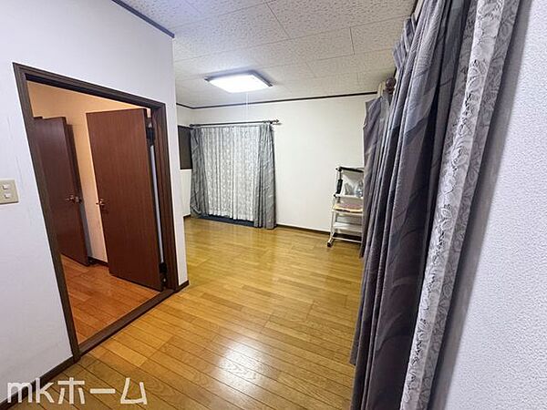 洋室には収納もしっかり完備されており、部屋を広々と利用することが可能なです！