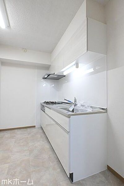 使い勝手の良いシステムキッチンを採用！作業スペースも広めにとられておりご家族でお料理が楽しめます！