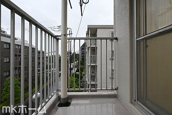 バルコニーは陽当たりとともに風通しも良く洗濯物もよく乾きます！