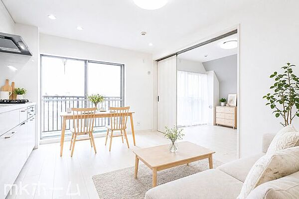 ※家具はCGイメージ画像です。光あふれる開放的なリビングは自然と家族が集まる空間！