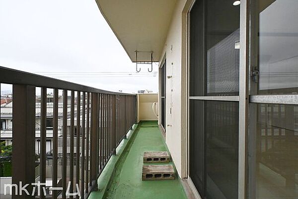 バルコニーは陽当たりとともに風通しも良く洗濯物もよく乾きます！