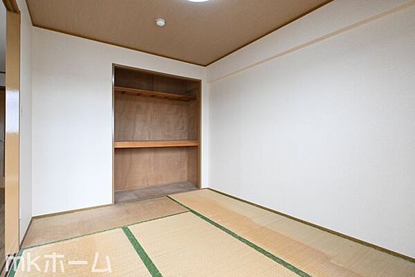 あると落ち着く和室には押入も完備されており、客間としてだけでなく収納などに利用できるスペースです！