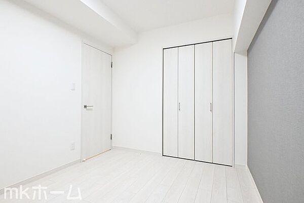 居室に大型のクローゼットを設置！豊富な収納があることで広い居住スペースを確保することができます！