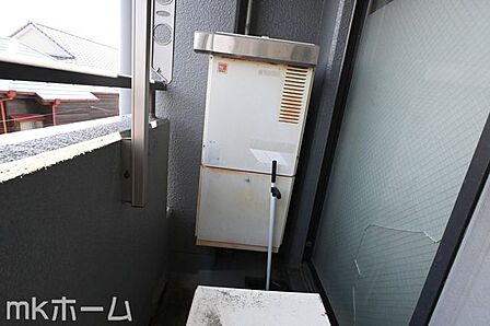 バルコニーは陽当たりとともに風通しも良く洗濯物もよく乾きます!