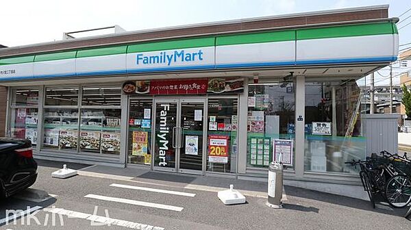ファミリーマート市川宝二丁目店 徒歩5分。 360m