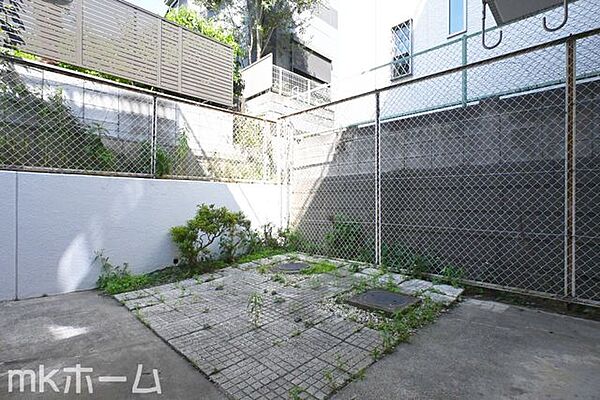1階住戸ならではの大きな専用庭が魅力！天気が良い日にはバルコニーでティータイムなどもおススメです！