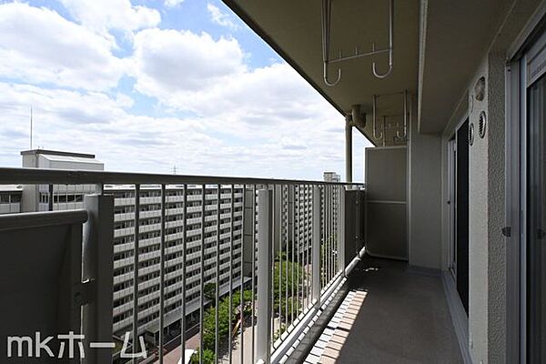 バルコニーは陽当たりとともに風通しも良く洗濯物もよく乾きます！