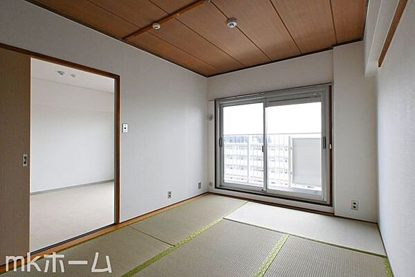 リビング横の和室は多目的に利用可能な空間です！お子様の遊び場、また客間として多彩にご利用頂けます！