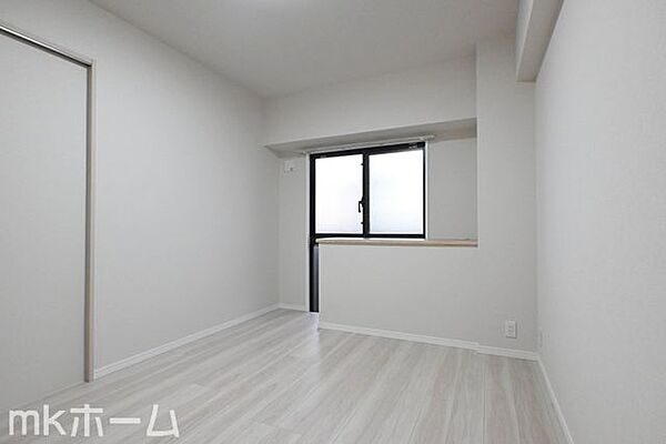 窓からの優しい光がお部屋に差し込みます！