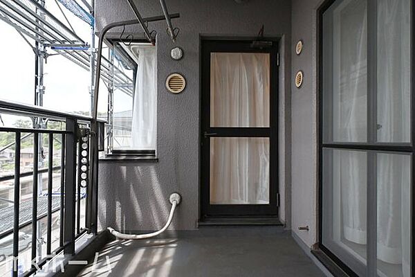 バルコニーは陽当たりとともに風通しも良く洗濯物もよく乾きます！