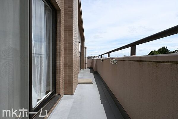 バルコニーは陽当たりとともに風通しも良く洗濯物もよく乾きます！
