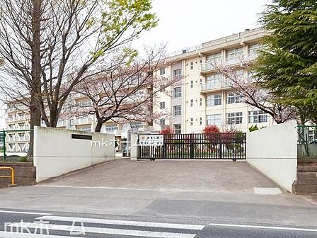 松戸市立横須賀小学校 徒歩7分。 530m