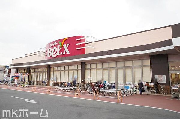 ベルクス松飛台店 徒歩12分。 950m