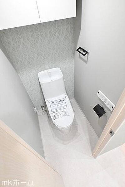 温水洗浄便座付きのトイレです！設備は新品に交換済みですので気持ちよくお住まい頂けます！