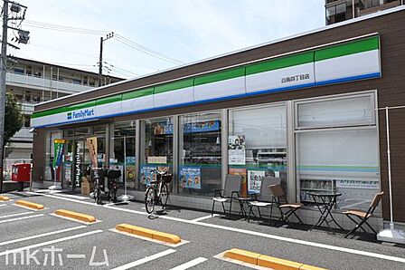ファミリーマート白鳥四丁目店 徒歩3分。 210m
