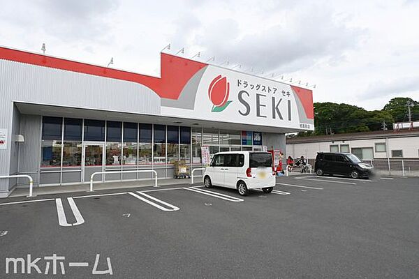 ドラッグストアセキ柏高田店 徒歩25分。 1990m