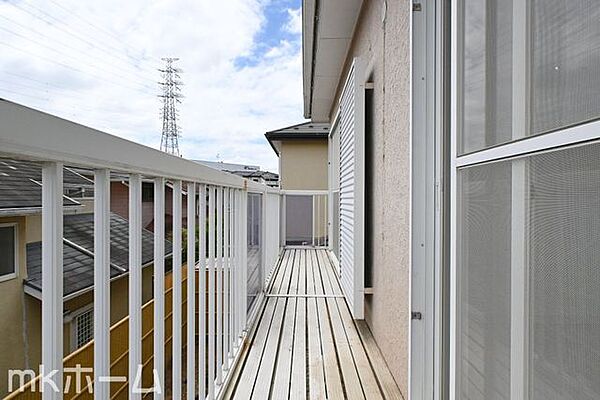 バルコニーは陽当たりとともに風通しも良く洗濯物もよく乾きます！