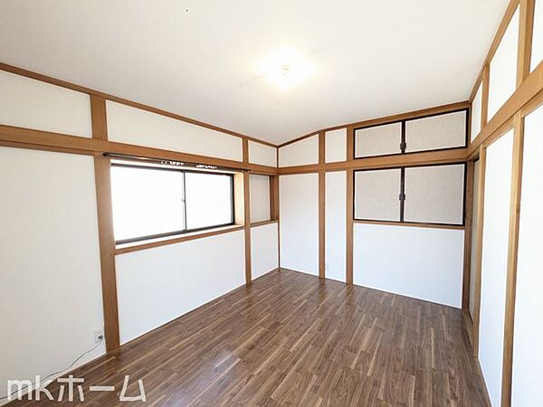 洋室には収納もしっかり完備されており、部屋を広々と利用することが可能です！