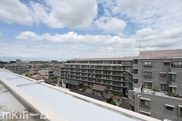 抜けるような眺望はマンションならではですね！6階のお部屋ですので陽当たりも良好です！