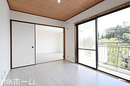 リビング横の洋室は多目的に利用可能!客間としてもご利用頂けます!