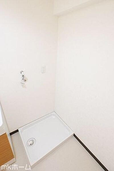 洗濯機置き場も広めのスペースを確保しております！是非、現地にてスペースを確認してみてください！