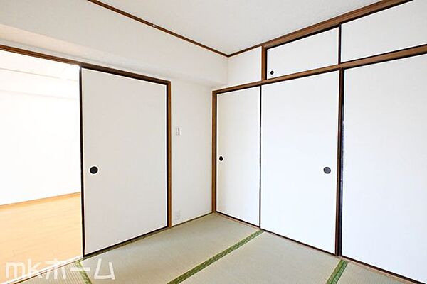 あると落ち着く和室には押入も完備されており、客間としてだけでなく収納などに利用できるスペースです！