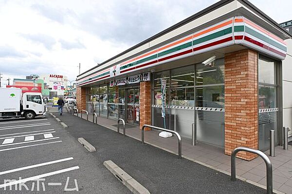 セブンイレブン印西中央北1丁目店 徒歩14分。 1090m