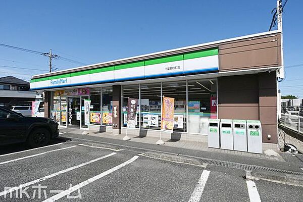 ファミリーマート千葉若松町店 徒歩2分。 100m