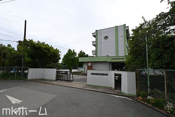 流山市立西初石小学校 徒歩17分。 1300m