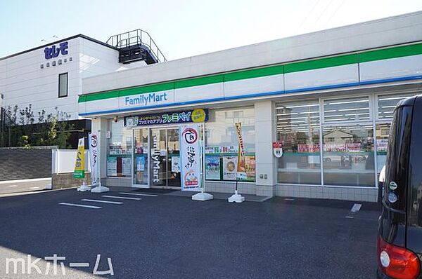 ファミリーマート 前原駅前店 徒歩4分。 320m