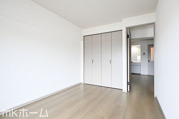 洋室には収納もしっかり完備されており、部屋を広々と利用することが可能です！