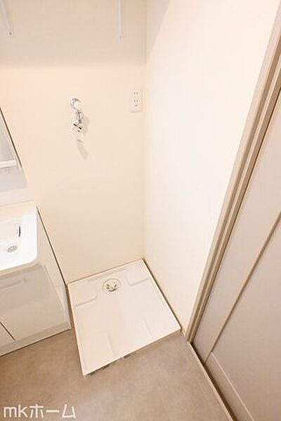 洗濯機置き場も広めのスペースを確保しております！是非、現地にてスペースを確認してみてください！