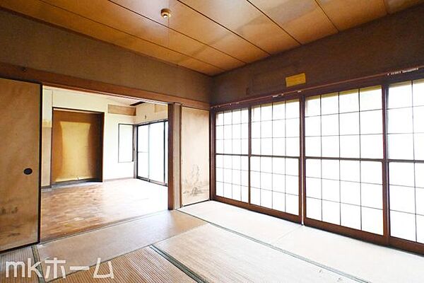 あると落ち着く和室には押入も完備されており、客間としてだけでなく収納などに利用できるスペースです！