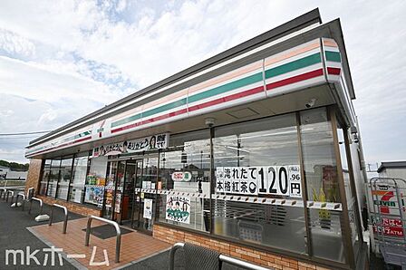 セブンイレブン三郷後谷店 徒歩8分。 570m