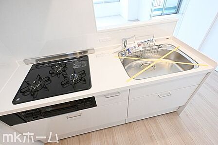 使い勝手の良いシステムキッチンを採用!作業スペースも広めにとられておりご家族でお料理が楽しめます!