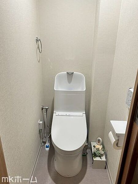 温水洗浄便座付きのトイレです！