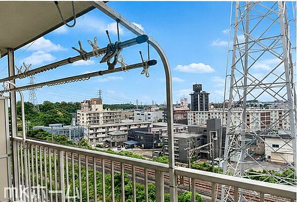 バルコニーは陽当たりとともに風通しも良く洗濯物もよく乾きます！