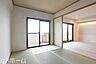 室内：窓からの優しい光がお部屋に差し込みます！