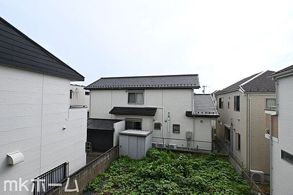 抜けるような眺望はマンションならではですね！2階のお部屋ですので陽当たりも良好です！