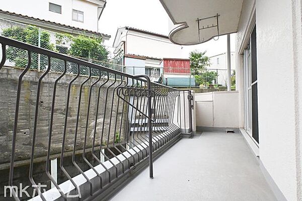 バルコニーは陽当たりとともに風通しも良く洗濯物もよく乾きます！