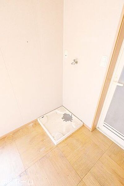 洗濯機置き場も広めのスペースを確保しております！是非、現地にてスペースを確認してみてください！