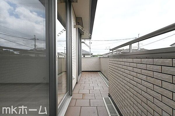 バルコニーは陽当たりとともに風通しも良く洗濯物もよく乾きます！