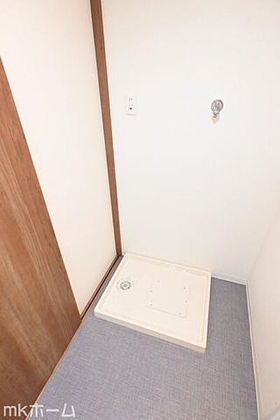 洗濯機置き場も広めのスペースを確保しております！是非、現地にてスペースを確認してみてください！