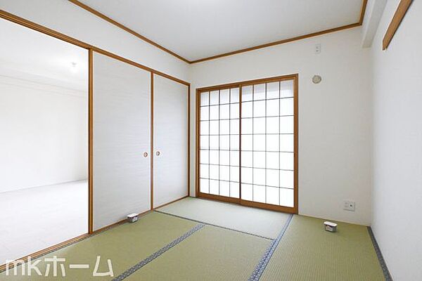 あると落ち着く和室には押入も完備されており、客間としてだけでなく収納などに利用できるスペースです！