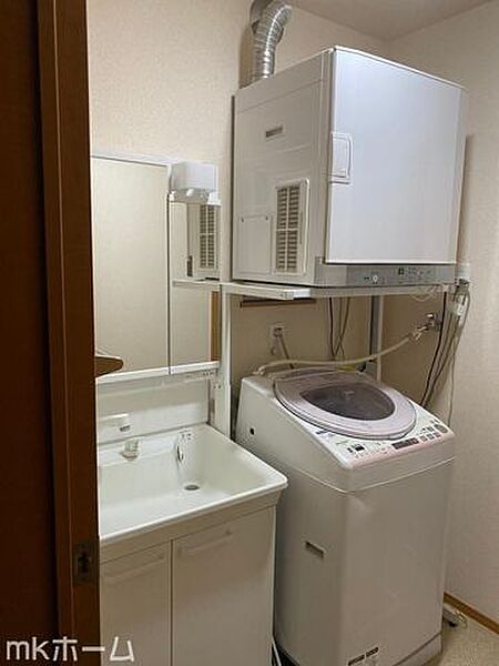 洗濯機置き場も広めのスペースを確保しております！是非、現地にてスペースを確認してみてください！