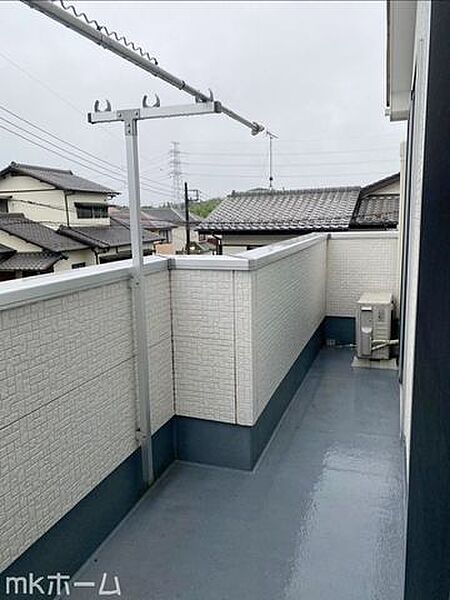 バルコニーは陽当たりとともに風通しも良く洗濯物もよく乾きます！