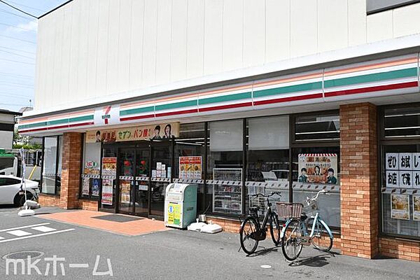 セブンイレブン葛飾青戸8丁目店 徒歩13分。 970m