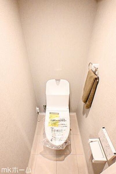 温水洗浄便座付きのトイレです！設備は新品に交換済みですので気持ちよくお住まい頂けます！