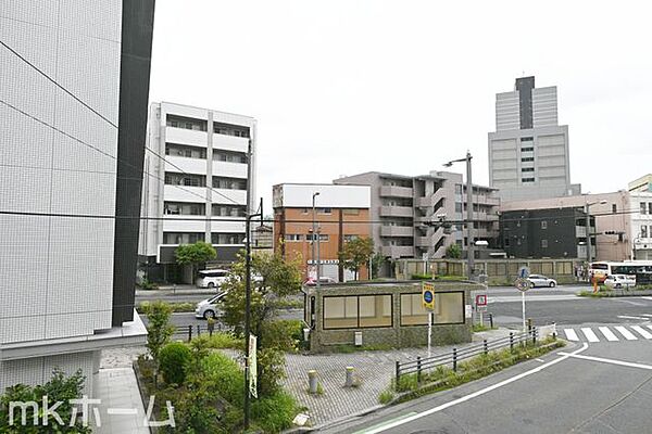 抜けるような眺望はマンションならではですね！2階のお部屋ですので陽当たりも良好です！