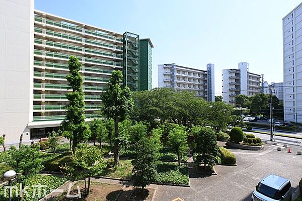 抜けるような眺望はマンションならではですね！4階のお部屋ですので陽当たりも良好です！